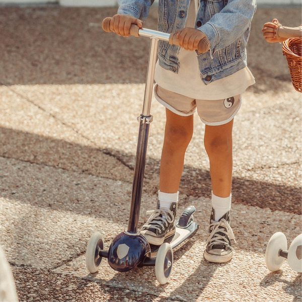 Banwood Kids 3 Wheel Scooter with Basket (Navy)