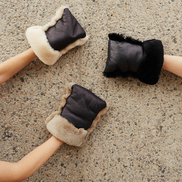 Coated Sheepskin Buggy Mittens (Noir)