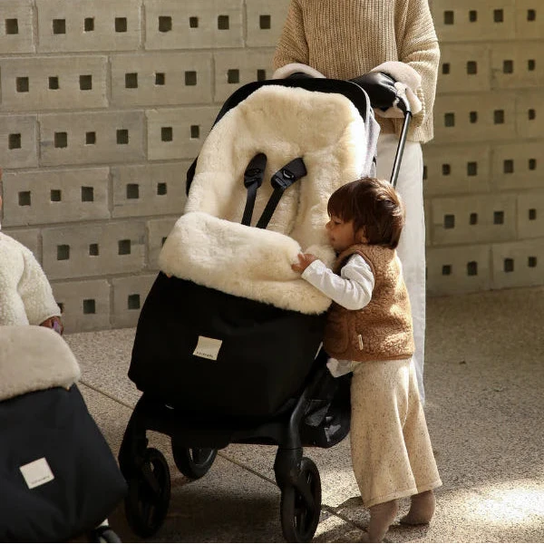 Sheepskin Universal Fixed Harness Buggy Puffmuff (Noir + Milk)