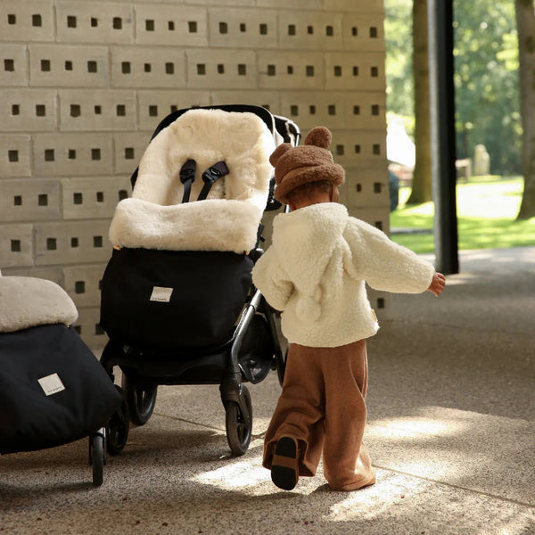 Sheepskin Universal Fixed Harness Buggy Puffmuff (Noir + Milk)