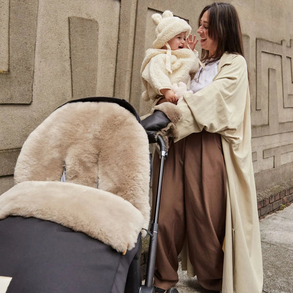 Sheepskin Universal Fixed Harness Buggy Puffmuff (Noir + Toast)