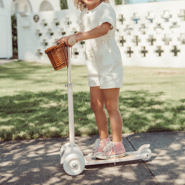 Banwood Kids 3 Wheel Scooter with Basket (White)