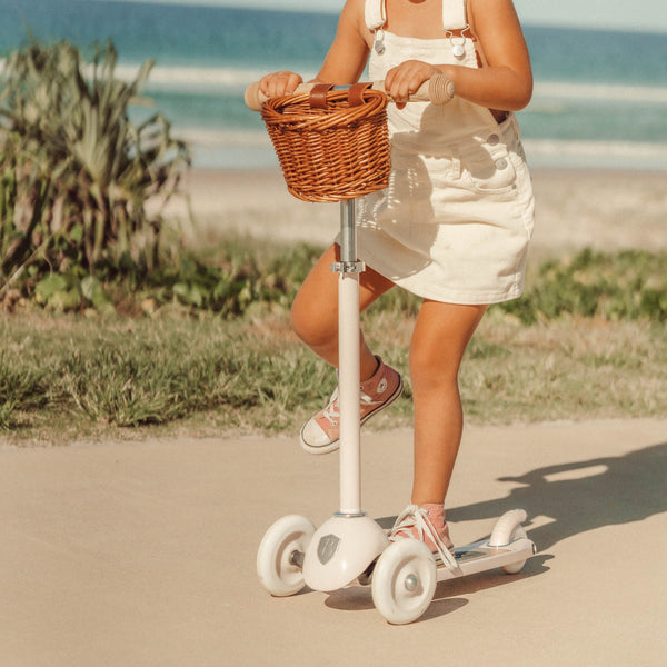 Banwood Kids 3 Wheel Scooter with Basket (White)