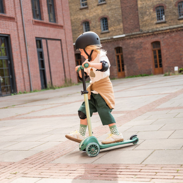 Highway Kick 3S Steerable Foldable Scooter with LED Wheels (Forest)