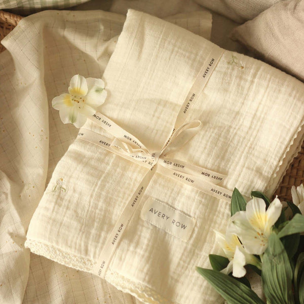 Embroidered Muslin Blanket (Wild Chamomile)