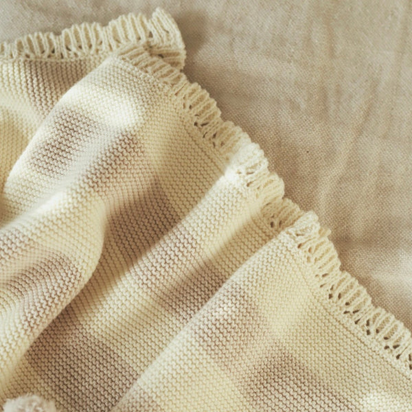 Stripe Knitted Scalloped Organic Cotton Blanket (Oat Melange)