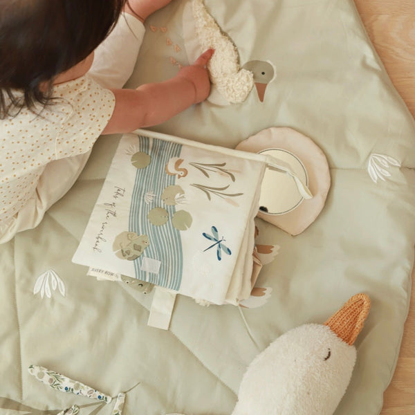 Sensory Baby Fabric Book (Tales of the Riverbank)