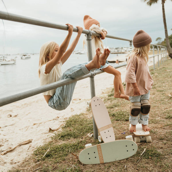 Banwood Kids Skateboard (Pale Mint)