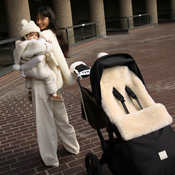 Coated Sheepskin Buggy Mittens (Noir/Milk)