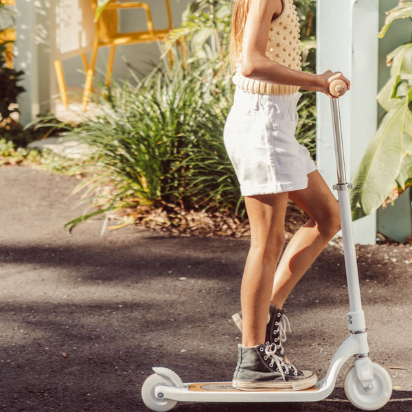 Banwood Kids Maxi Scooter with Basket (Cream)