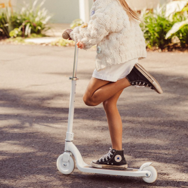 Banwood Kids Maxi Scooter with Basket (White)