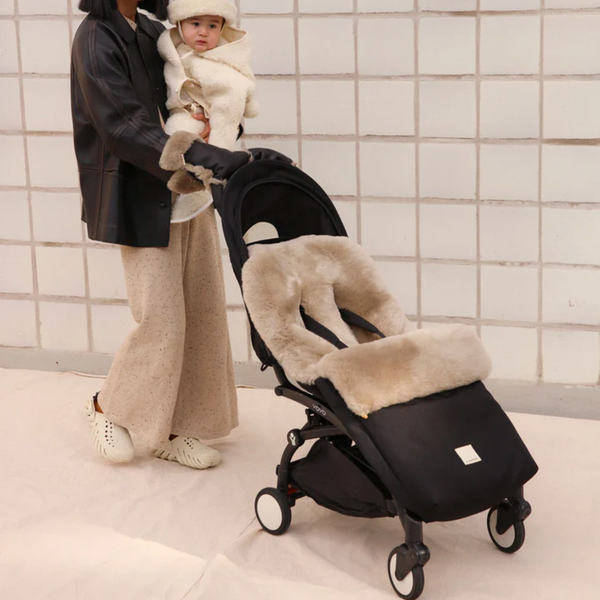 Coated Sheepskin Buggy Mittens (Noir/Toast)