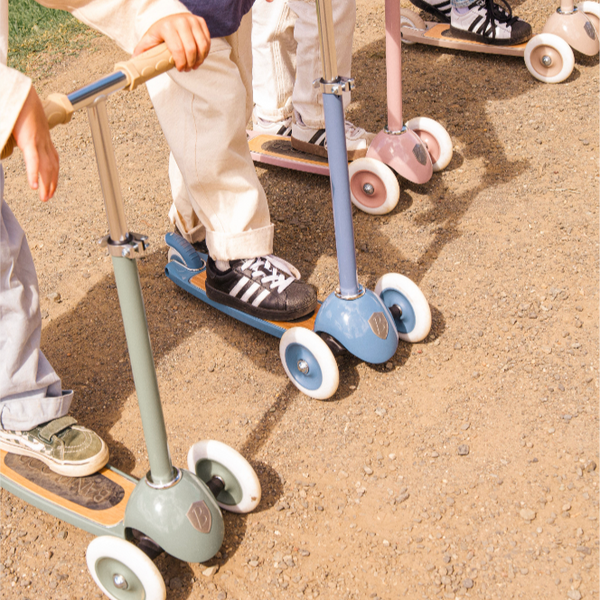 Banwood Kids 3 Wheel Scooter with Basket (Forest)