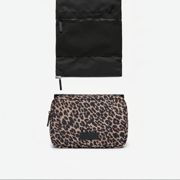 T+M Travel Hanging Changing or Wash Bag Organiser (Leopard Print)