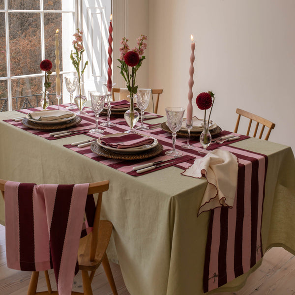 Organic Cotton Embroidered Bow Napkins, Set of 2 (Burgundy)