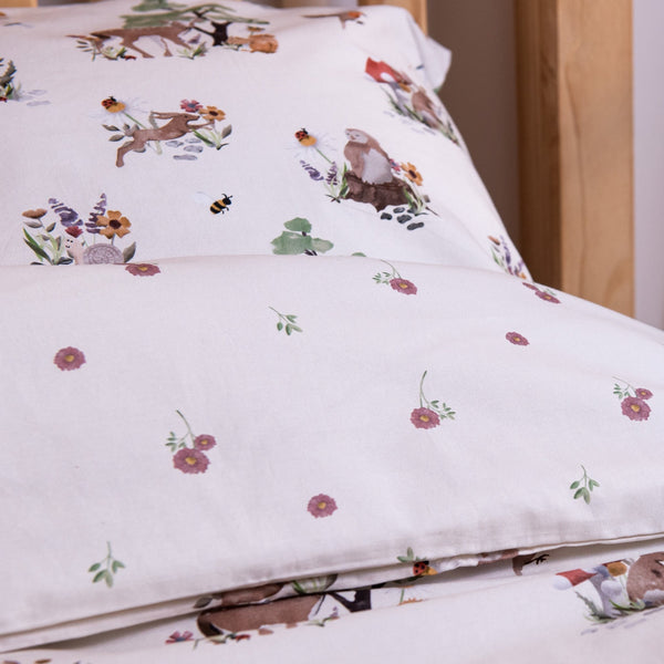 Meadow Scenes Reversible Cotton Duvet and Pillow Bedding Set