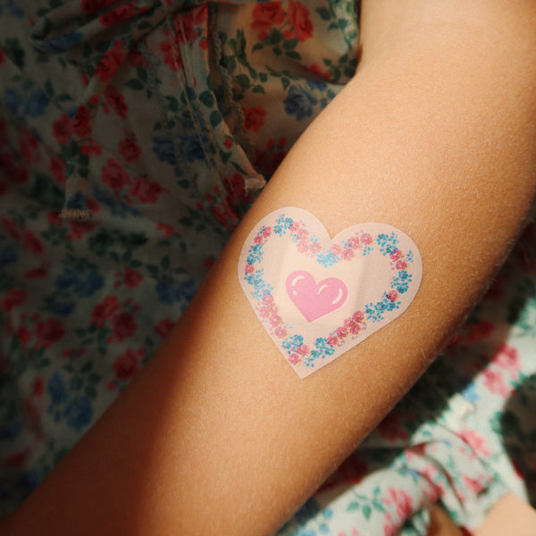 Kiss and Comfort Pink Mix Plasters 24 Pack