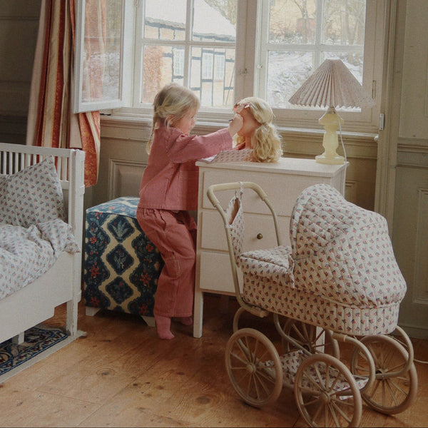 Minnie Floral Print Vintage Traditional Dolls Pram (Verona Blues)