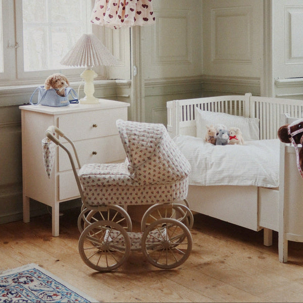 Minnie Floral Print Vintage Traditional Dolls Pram (Verona Blues)