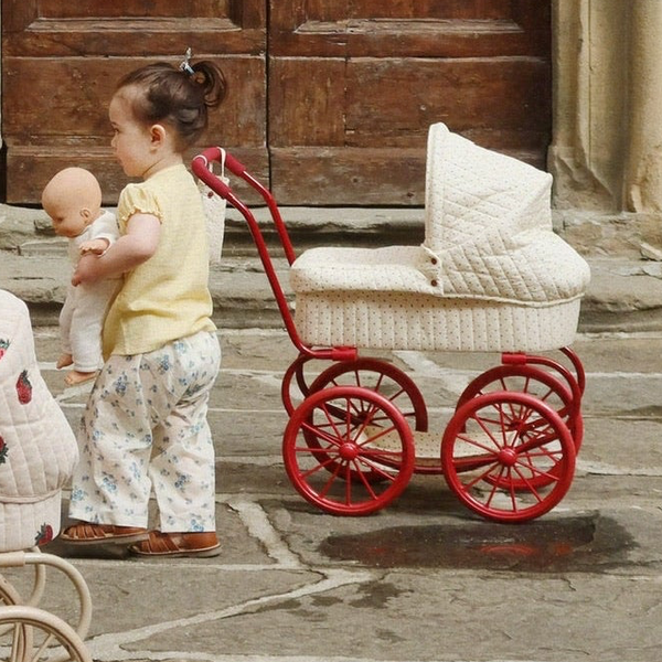 Minnie Polkadot Vintage Traditional Dolls Pram (Estate Dot)