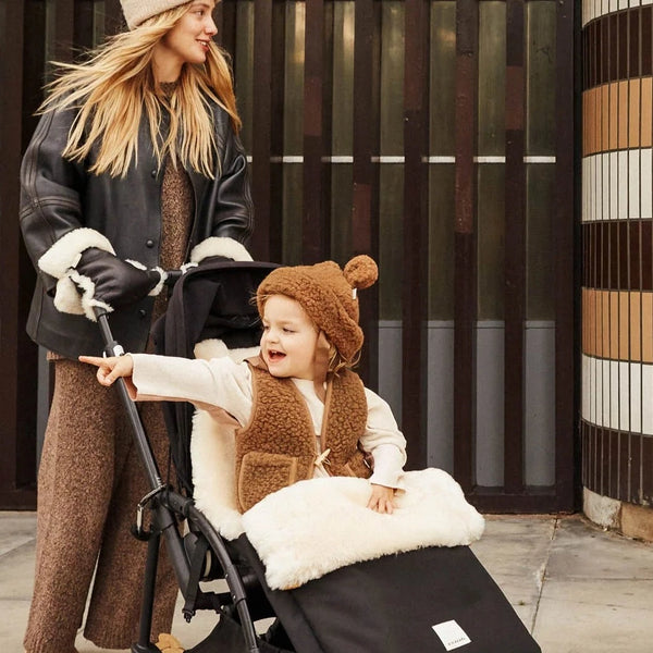 Coated Sheepskin Buggy Mittens (Noir/Milk)