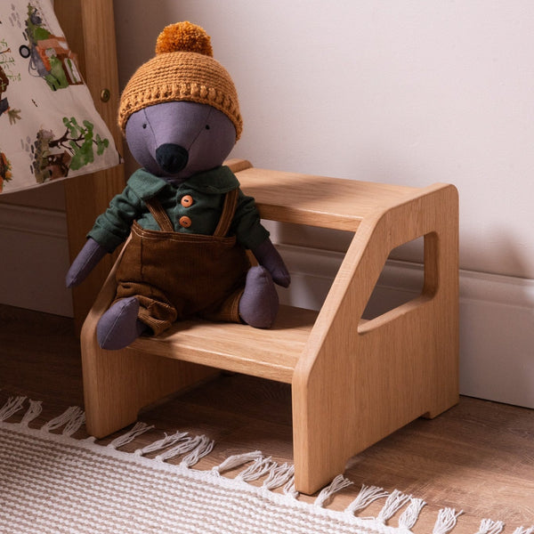 The Nestie Kids Step Stool (Solid Oak)