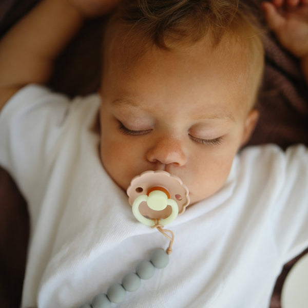 FRIGG Daisy Glow-in-the-Dark Latex Pacifier Dummy (Croissant)
