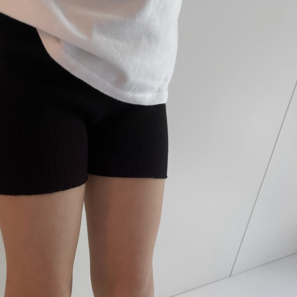 Carey Ribbed Shorts (Black)
